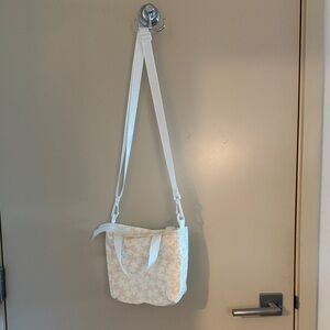 💜5 for $25 Elegant Cream Floral Shoulder Bag